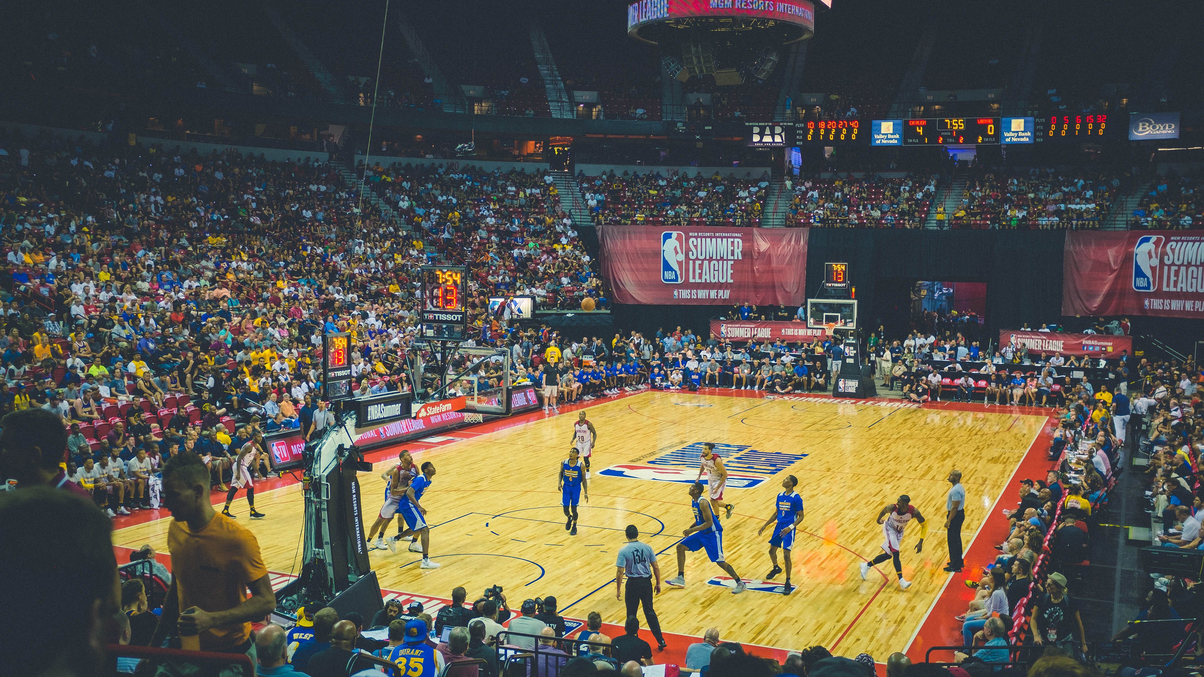 球迷新生态：虚拟偶像与粉丝互动的新路径，虚拟偶像粉丝经济