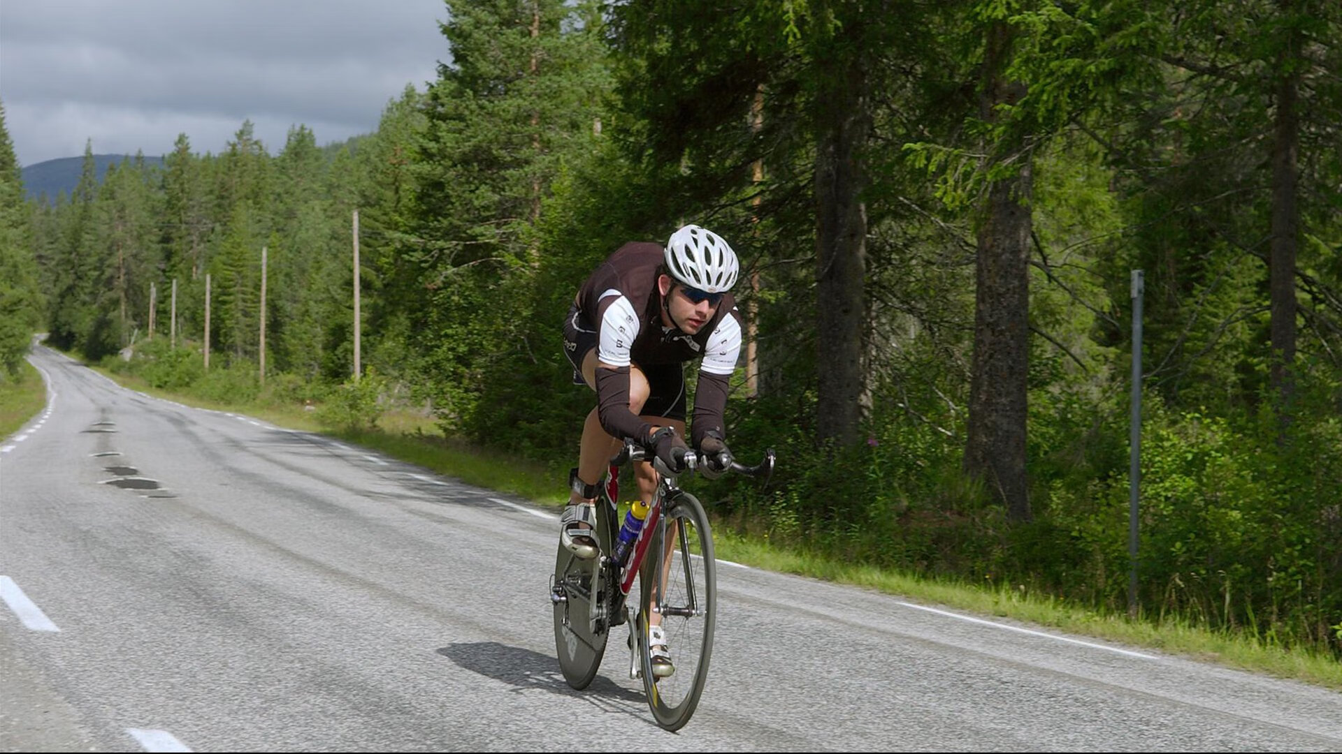 荷兰马术协会建立马术运动伤害预防中心，保障运动员安全。，荷兰马拉松比赛